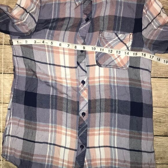 Beach Lunch Lounge Plaid Flannel Button Front Top - Picture 5 of 7